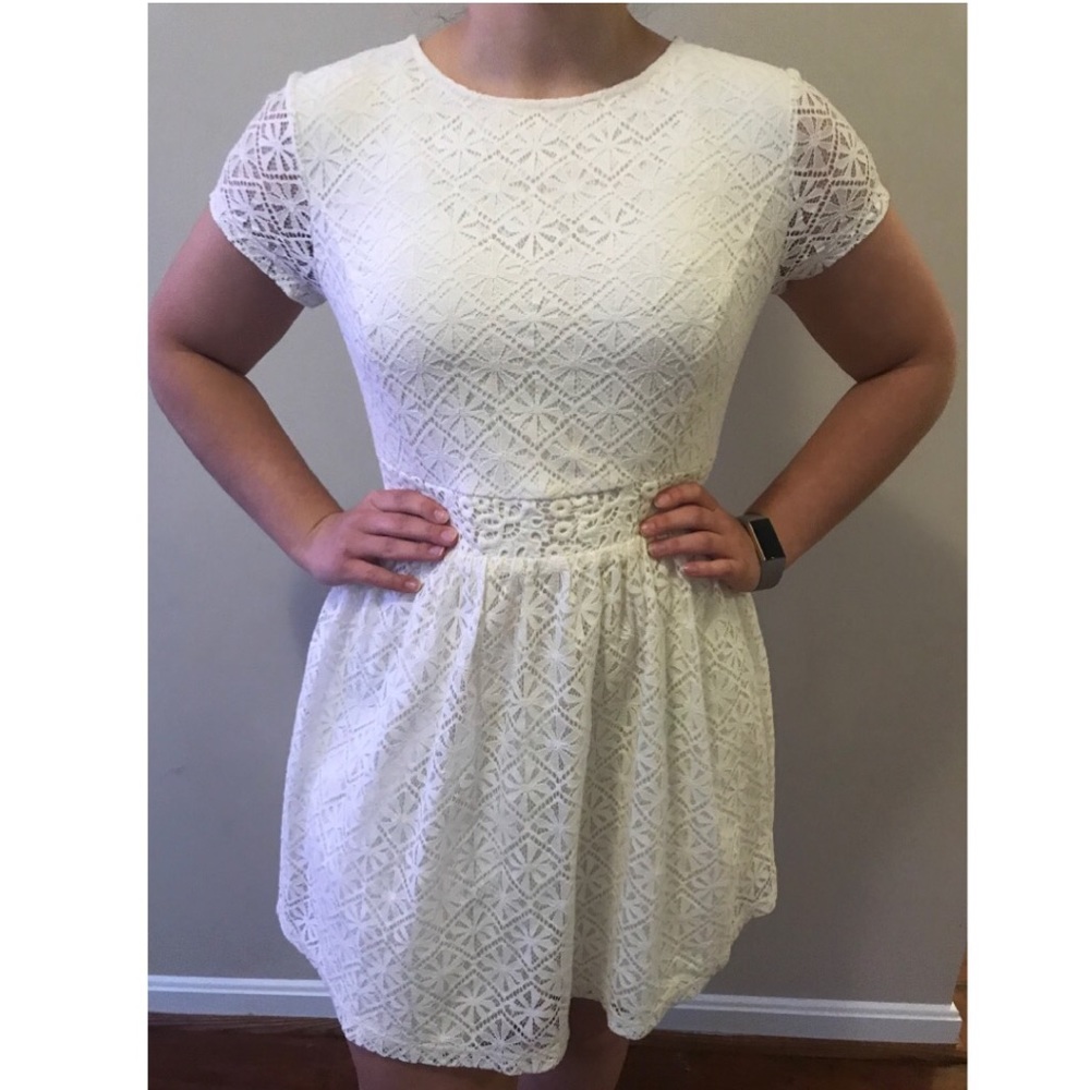 Girl’s Forever 21  White Lace Fully Lined Dress. Size M.
